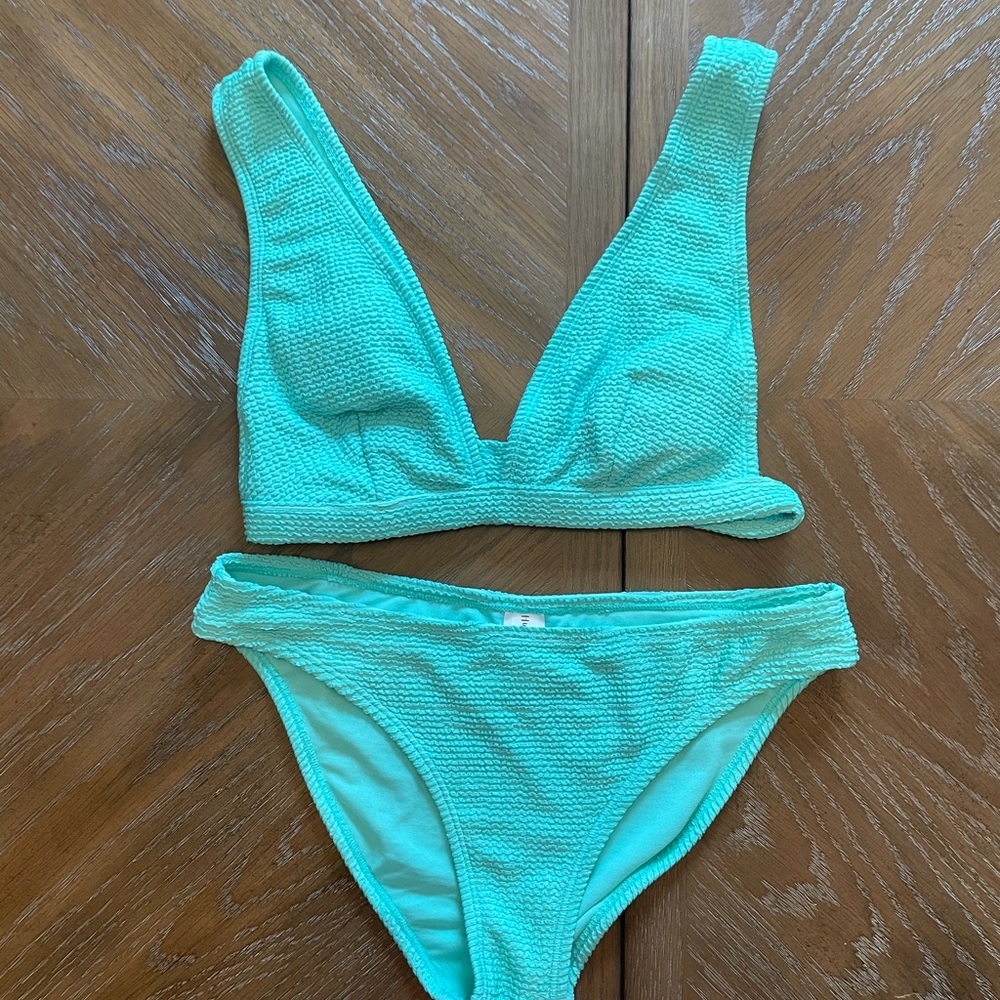 Bikini - Picture 2 of 5